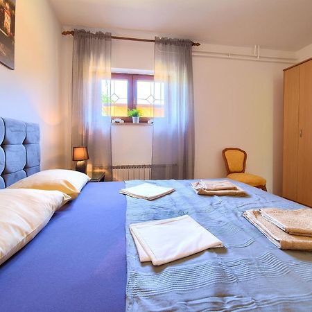 Apartment Bazina - Airconditioning, Parking, 500M From The Beach 克尔克 外观 照片