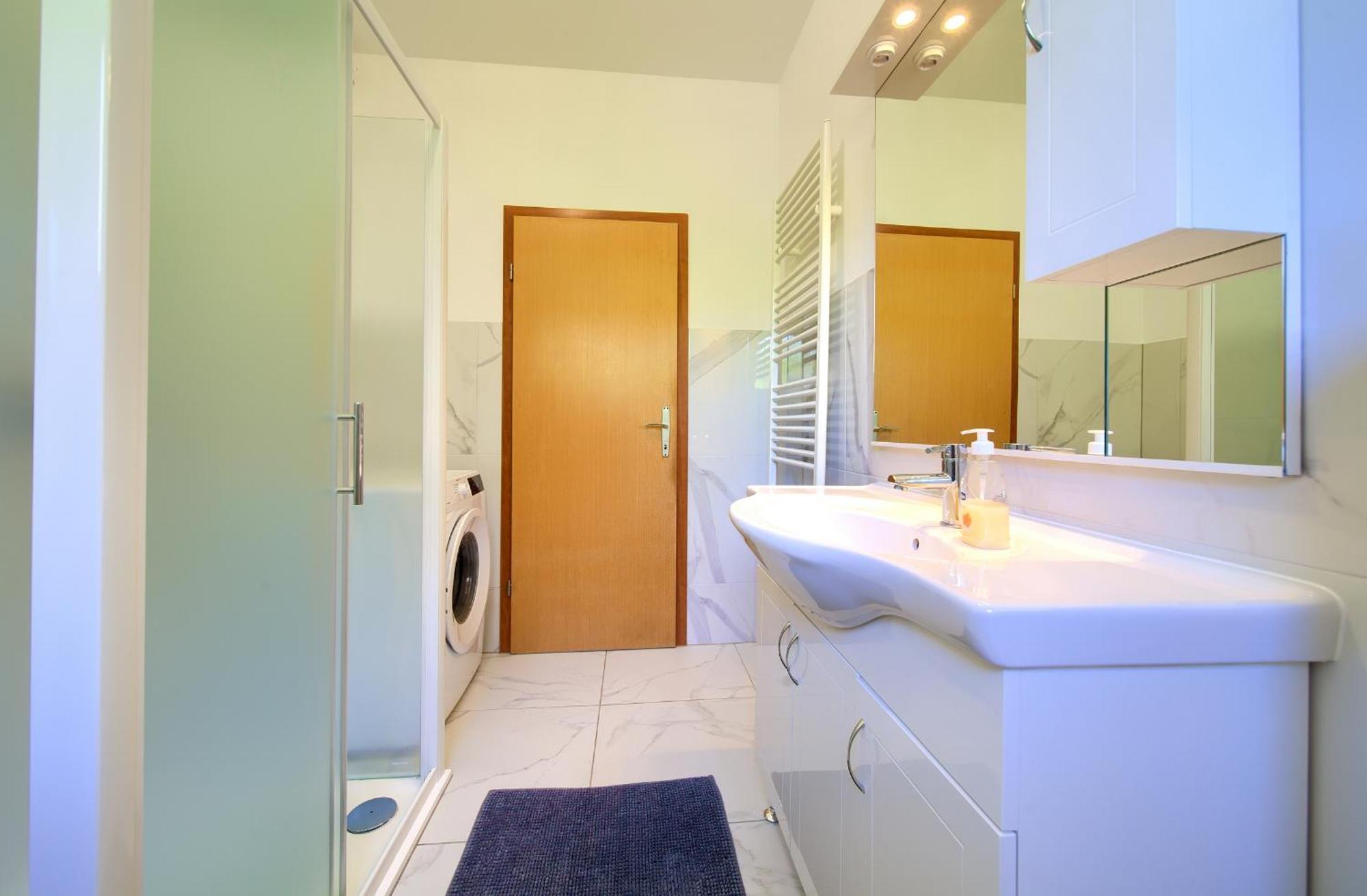 Apartment Bazina - Airconditioning, Parking, 500M From The Beach 克尔克 外观 照片
