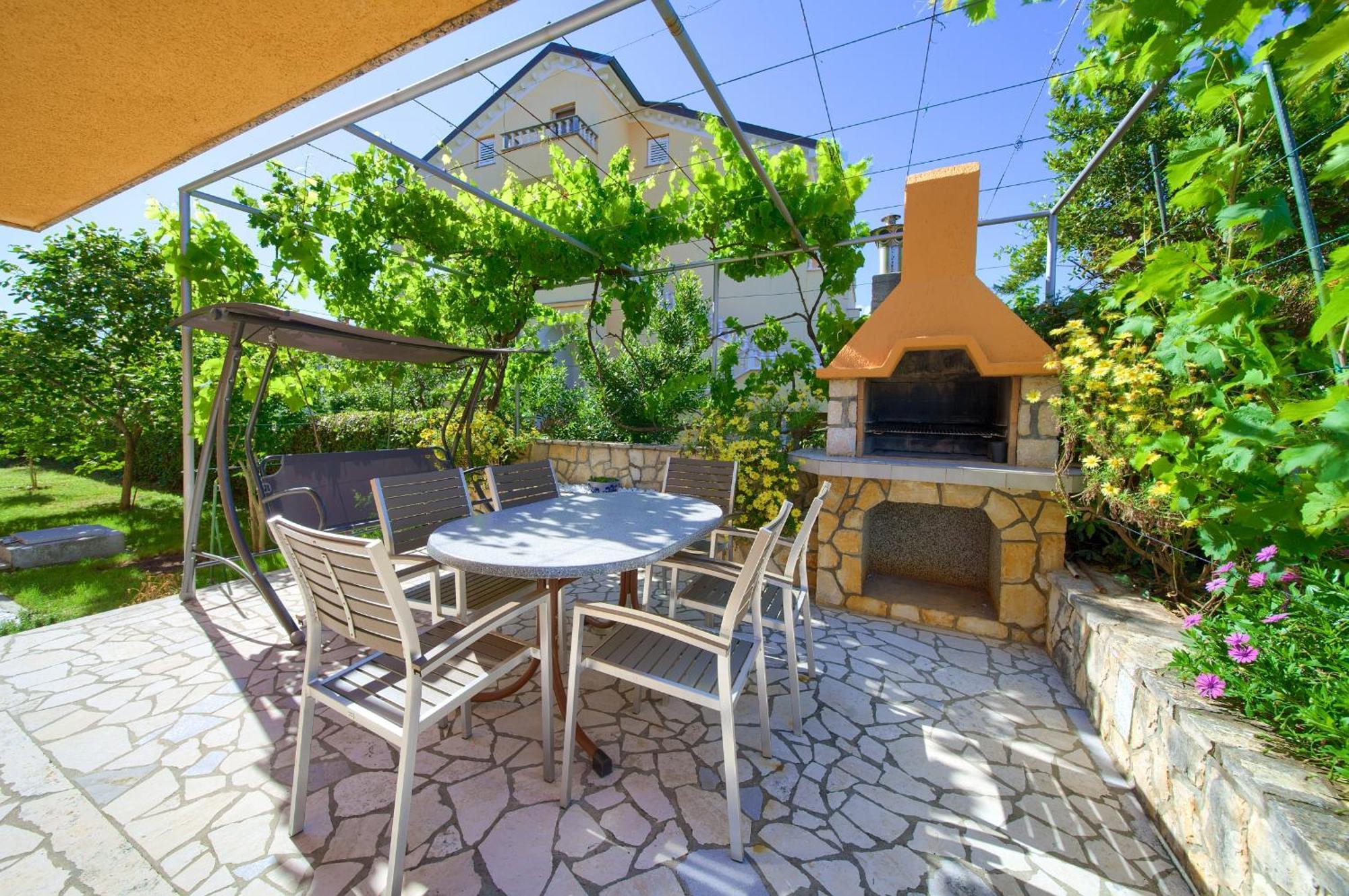 Apartment Bazina - Airconditioning, Parking, 500M From The Beach 克尔克 外观 照片