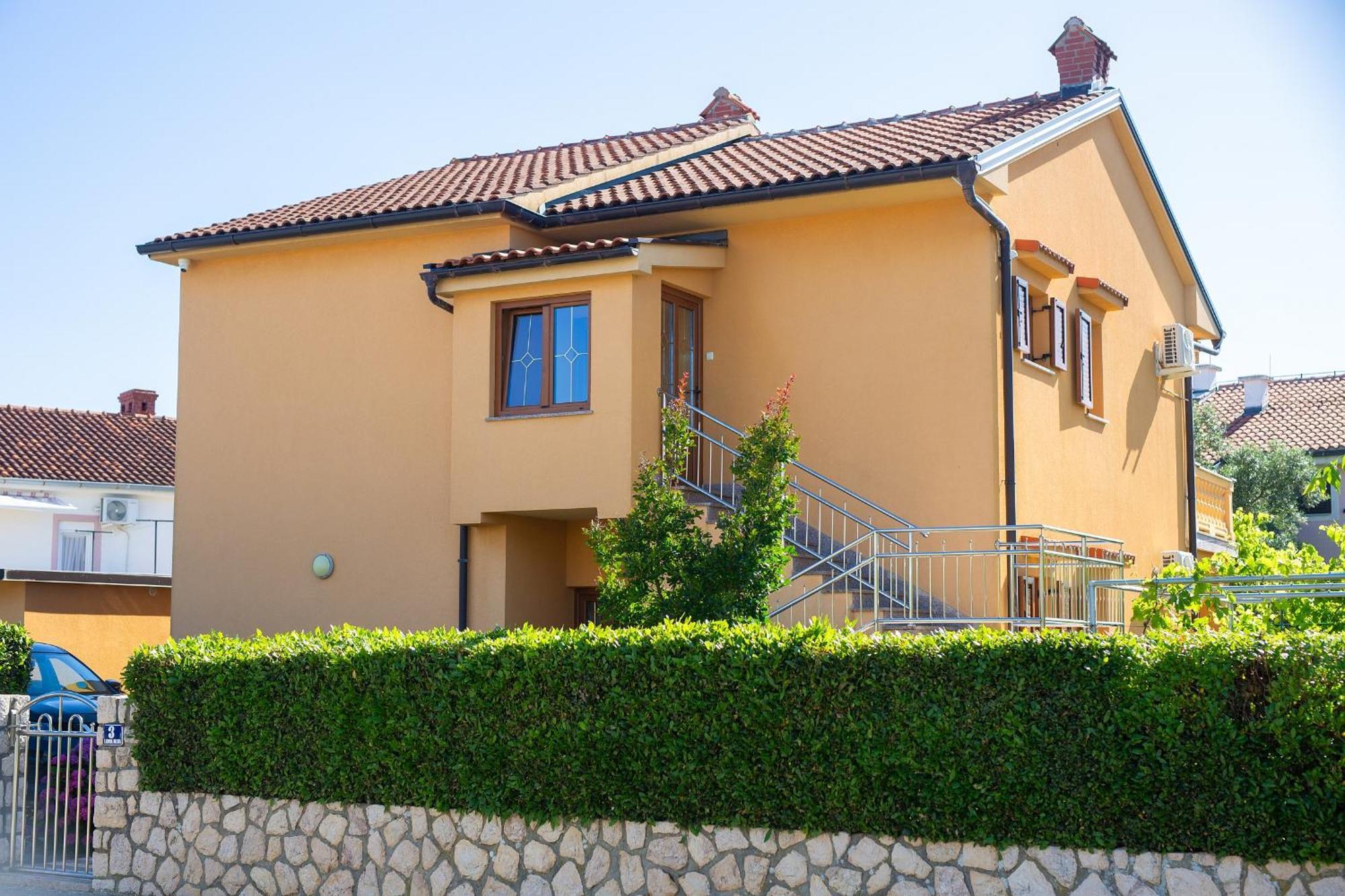 Apartment Bazina - Airconditioning, Parking, 500M From The Beach 克尔克 外观 照片