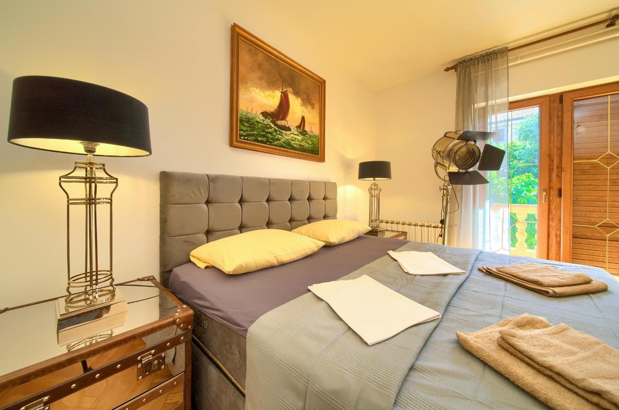Apartment Bazina - Airconditioning, Parking, 500M From The Beach 克尔克 外观 照片