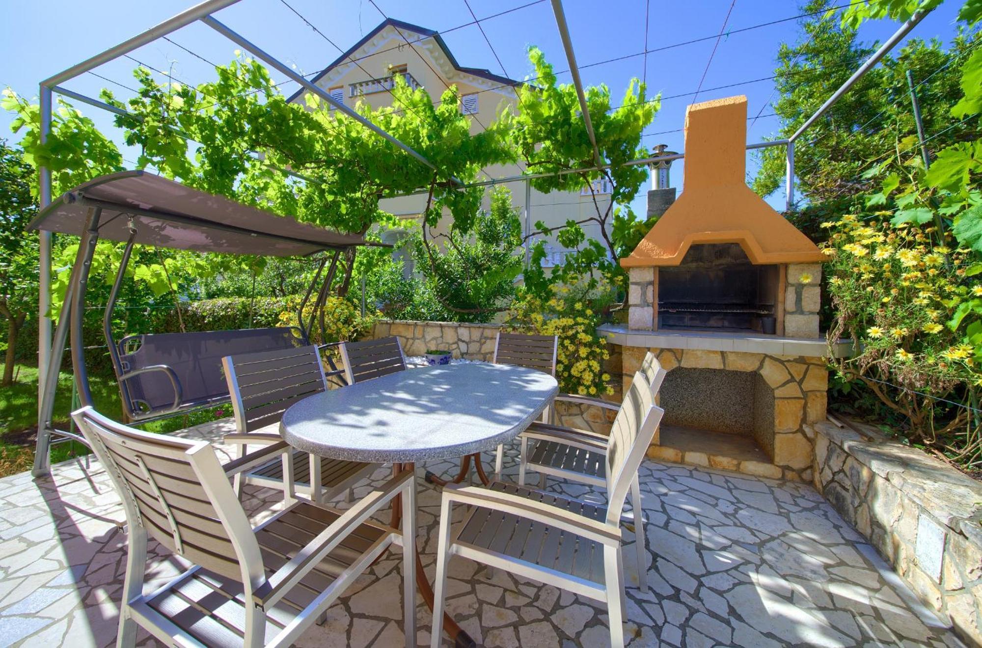 Apartment Bazina - Airconditioning, Parking, 500M From The Beach 克尔克 外观 照片